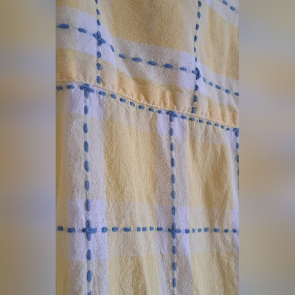 Womens embroidered/ checkered button-down top. - Picture 4 of 8